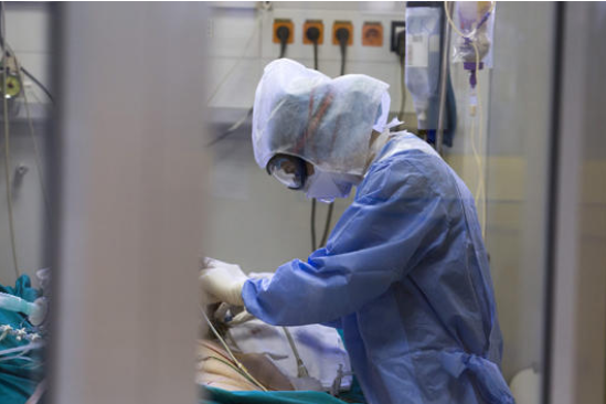 موجة أوميكرون الجديدة .. هل يعود العالم للوراء؟