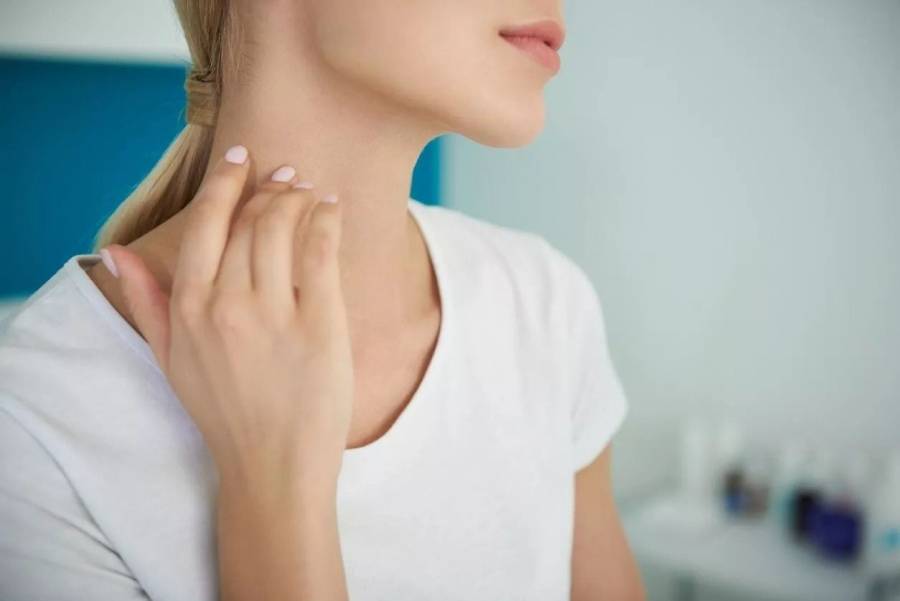 علامة خلف الرقبة تشير إلى الإصابة بمرض خطير