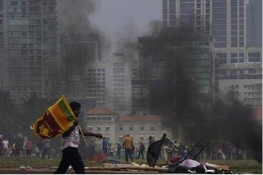 عاجل... سريلانكا تعلن حالة طوارئ بعد فرار الرئيس