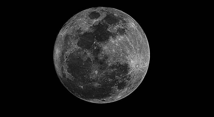 بدر البدور.. القمر الثلاثي يزين سماء الأردن