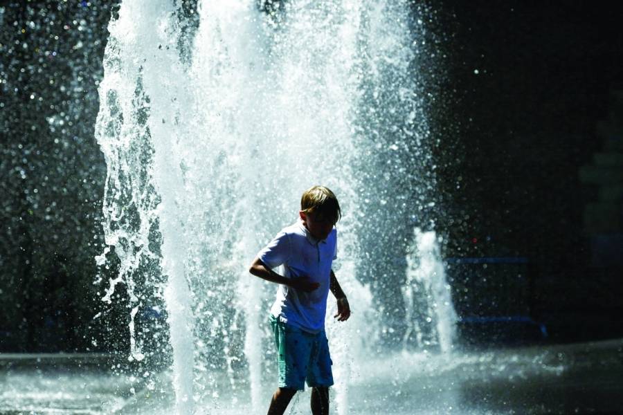 موجة حر استثنائية تضرب دول العالم