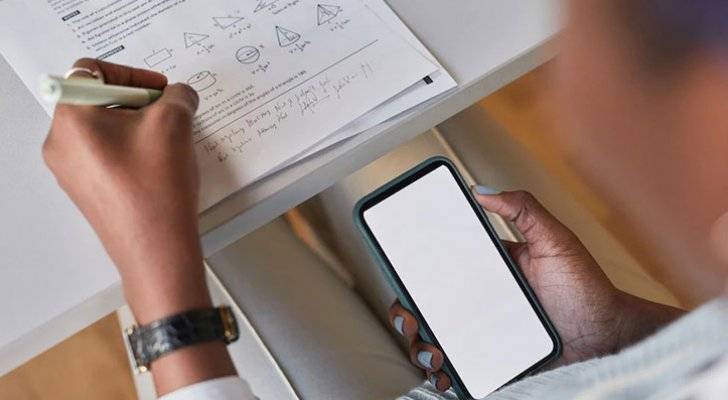 التربية تُحقق بعمليات غِش في امتحان الرياضيات بمدرسة في عمان