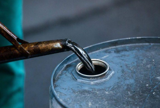 اسعار النفط تهبط إلى 97.43 دولار للبرميل