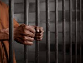 ادعوا أنهم من التقصي الوبائي.. لصوص يسرقون مجوهرات سيدة ومبالغ نقدية بالآلاف في الشميساني !!