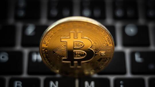 بعد بيانات التضخم الأمريكية.. كيف جرى تداول العملة الرقمية البيتكوين؟