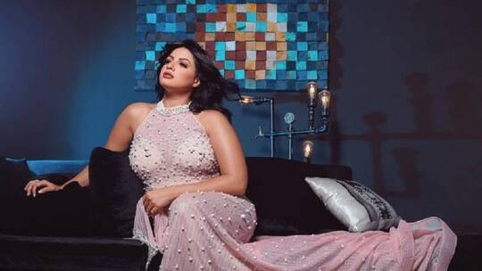 فنانة مصرية تثير الجدل بإعلانها العودة للسينما بـالمايوه