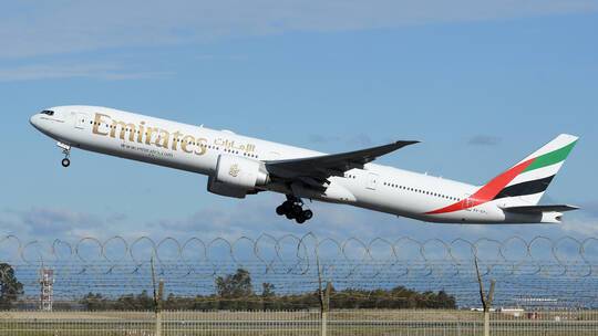 طيران الإمارات ترد طلبا لمطار هيثرو بلندن