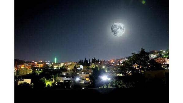 عجلون : قمر الغزال في اجمل صورة  للمبدع صهيب شويات