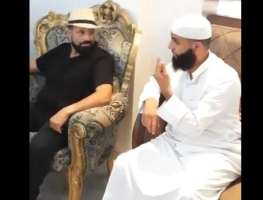 بحضور أدهم النابلسي.. أميركي يشهر إسلامه بالأردن