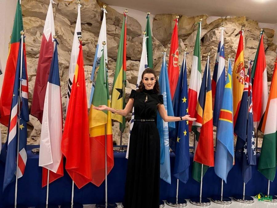 الناشطة الإنسانية سلام حمزة غيث تلقي كلمة مؤثرة امام مئة وعشرين شاباً من مختلف الجنسيات في ايطاليا...صور