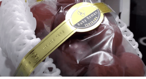 عنقود عنب بـ12 ألف دولار أمريكي !