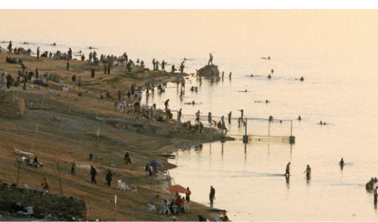 الأردنيون يطالبون بشاطئ رخيص بالبحر الميت