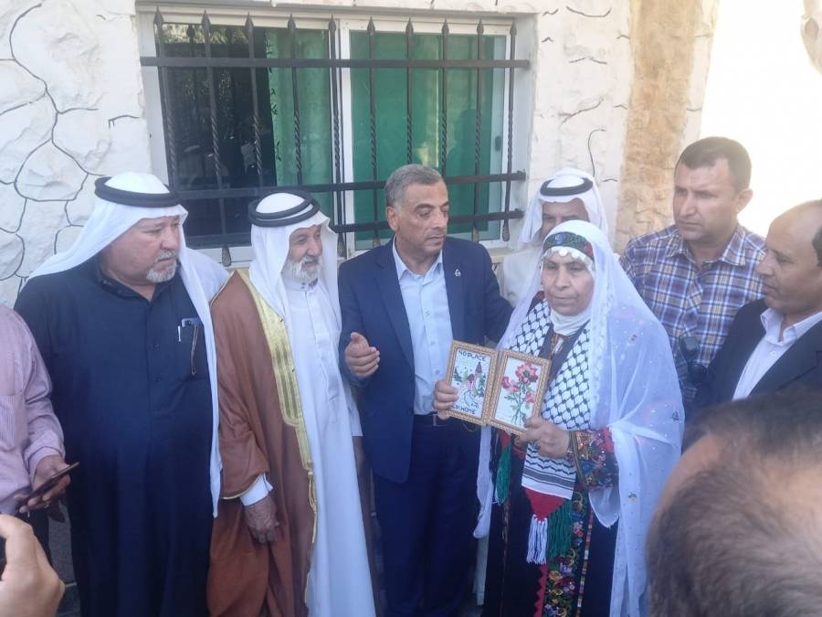 السفير عبدالله العفيشات يقيم مأدبة غداء لفرقة الفنان إياد عيسى التراثية الفلسطينية ... صور 