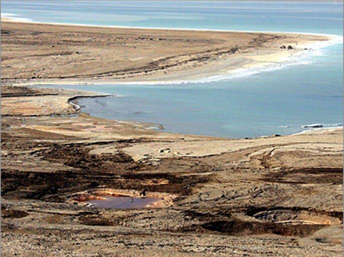 مواطنون يطالبون بشاطئ عام لذوي الدخل المحدود في البحر الميت