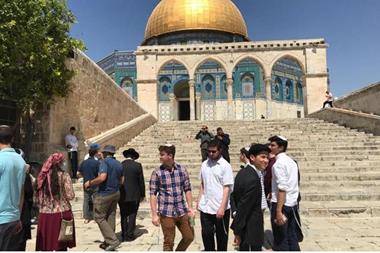 عشرات المستوطنين يقتحمون الأقصى