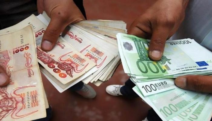 سعر الدولار واليورو اليوم في الجزائر الأحد 17 يوليو 2022.. تفوق الدينار