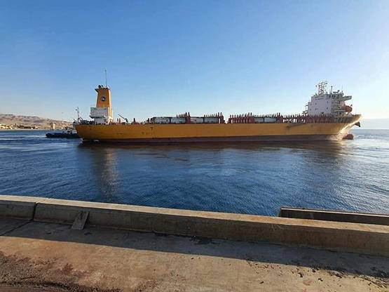 باخرة “حادثة الغاز” تغادر العقبة والموانئ تستقبل 98 سفينة بضائع
