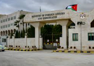 “الخارجية” تدين تفجيرا إرهابيا وقع في فندق جنوب الصومال