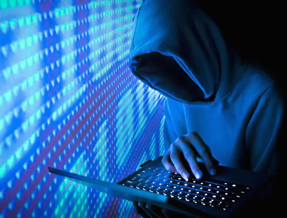 “الجرائم الإلكترونية”: الصفحات الوهمية تسرق وتبتز ضحاياها