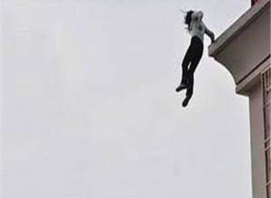 صيدلانية  تلقى بنفسها من الطابق الــ 11 بالجيزة