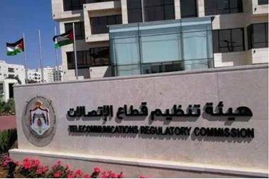 هيئة الاتصالات تدعو مشغلي تطبيقات التوصيل لمراجعتها