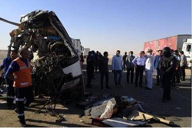 وفاة 22 شخصا وإصابة 33 بحادث مروع في مصر