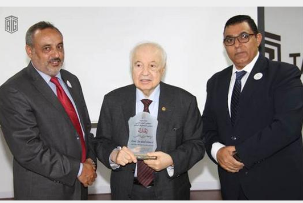 مجلس التخطيط الوطني الليبي يمنح الدكتور أبوغزاله درع العطاء من الدرجة الأولى