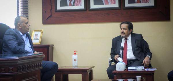 محافظ الزرقاء يدعو لوضع خطة مشتركة لتنظيم عمل قطاع المقاولات