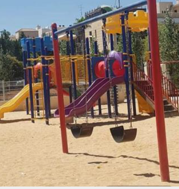 استياء من تواجد الخيول والجمال امام حديقة ملاهي باب عمان