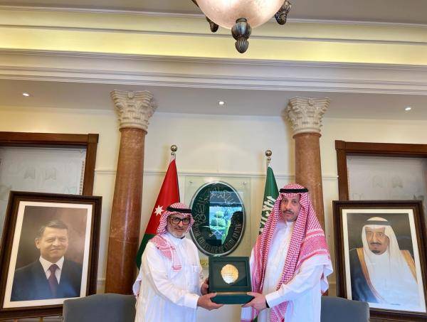 السديري يولم للمشرف العام على البرنامج السعودي لتنمية وإعمار