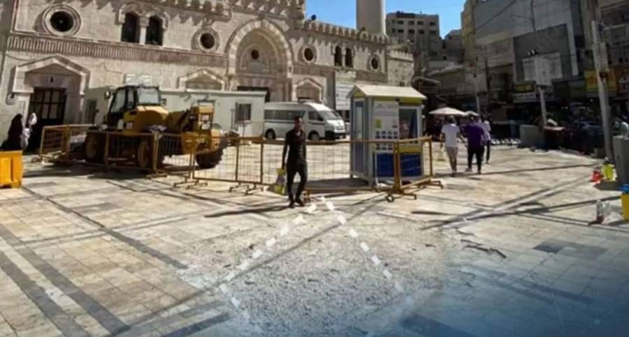 هدم سبيل ماء في ساحة المسجد الحسيني