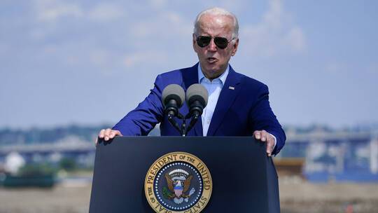 في زلة لسان.. بايدن يكشف إصابته بالسرطان