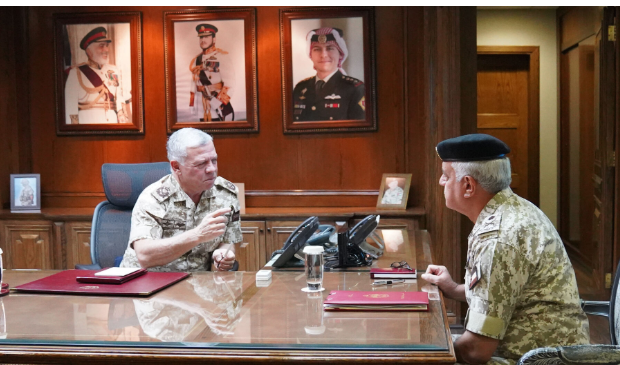 الملك يزور القيادة العامة للقوات المسلحة