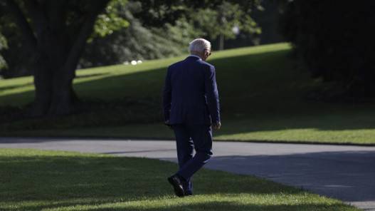 جو بايدن مصاب بفيروس كورونا ويتلقى عقار باكسلوفيد