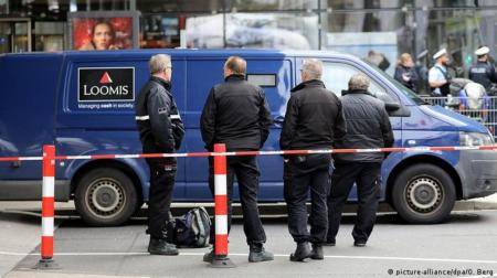 ملثمون يهاجمون سيارة نقل أموال بالرصاص غربي ألمانيا