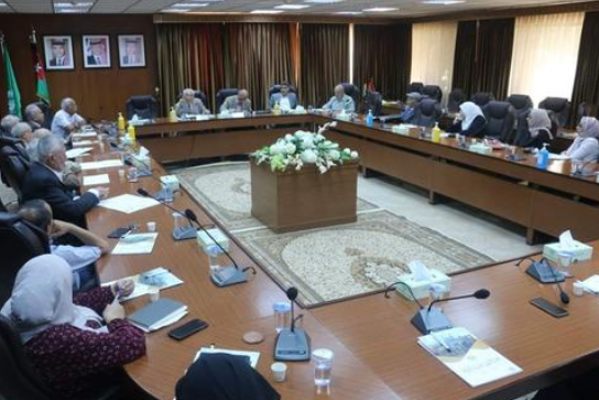 الحموز يحاضر حول العدول عن الأصل في العربية وتلوين الخطاب