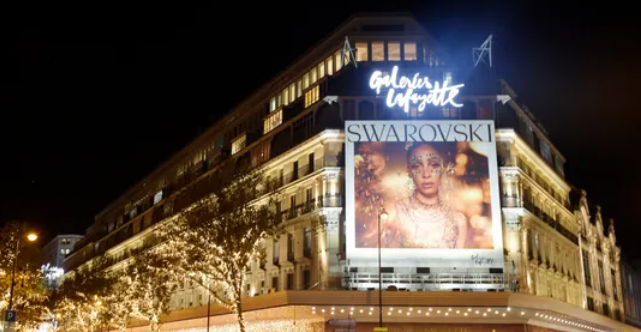 فرنسا ستحظر الإعلانات المضيئة ليلا لتقليل استهلاك الكهرباء