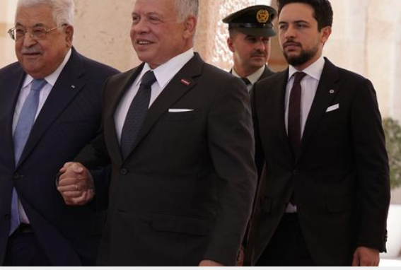 الملك وولي العهد يستقبلان الرئيس الفلسطيني في قصر الحسينية