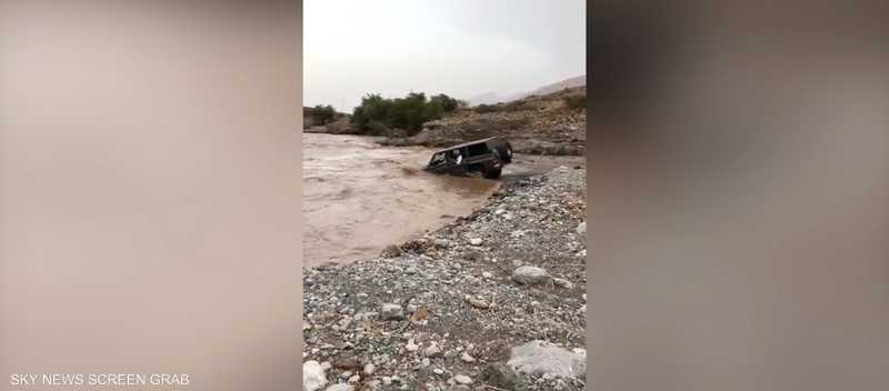سيارة تجرفها السيول ومقتل ركابها شمالي اليمن