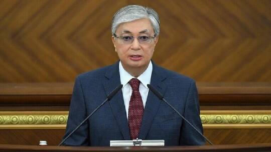 رئيس كازاخستان يقلد ملك السعودية أعلى وسام في البلاد