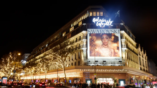فرنسا ستحظر الإعلانات المضيئة ليلا لتقليل استهلاك الكهرباء