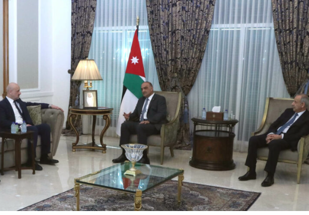 رئيس الوزراء يلتقي وزير الداخلية والبلديات اللبناني