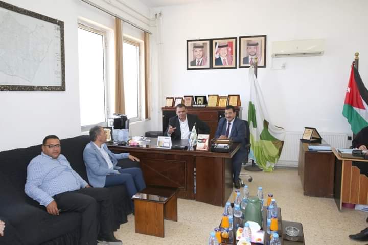 نائب امين عمان يطلع على واقع الخدمات في مناطق القويسمة وخريبة السوق واحد _صور