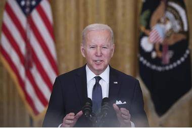 بايدن يقع في خطأ مطبعي ويتعرض للانتقاد