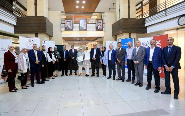 الهناندة يكرم الفائزين بالمسابقة الوطنية لكتابة الرسائل البريدية