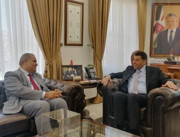 المدير العام والممثل الإقليمي للفاو يزور وزارة العمل