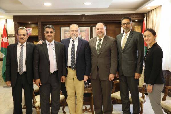 محافظ الكرك يلتقي السفير الأمريكي