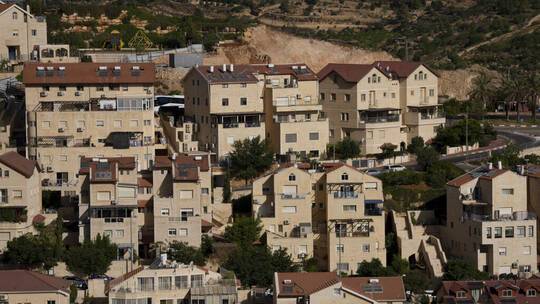 إسرائيل.. المحكمة العليا تسمح للمستوطنين بالبقاء في بؤرة استيطانية بالضفة الغربية