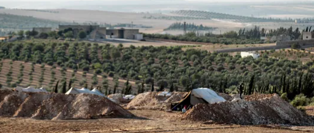 تضم امرأة وطفلين.. العثور على مقبرة جماعية شمالي سوريا