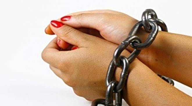 الحبس سنة ونصف لمروجة “حشيش اصطناعي”